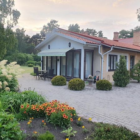 Villa Leonardo Ventspils Exterior photo
