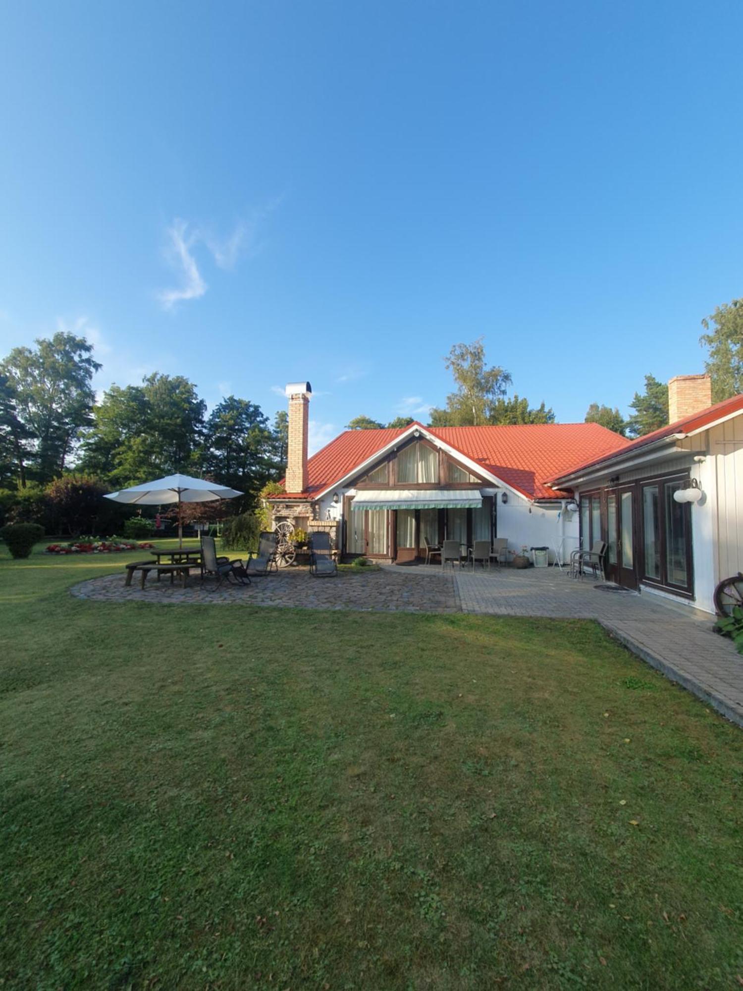 Villa Leonardo Ventspils Exterior photo